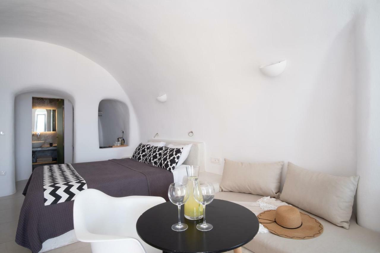 Superior Suite with Caldera View and Private Jacuzzi