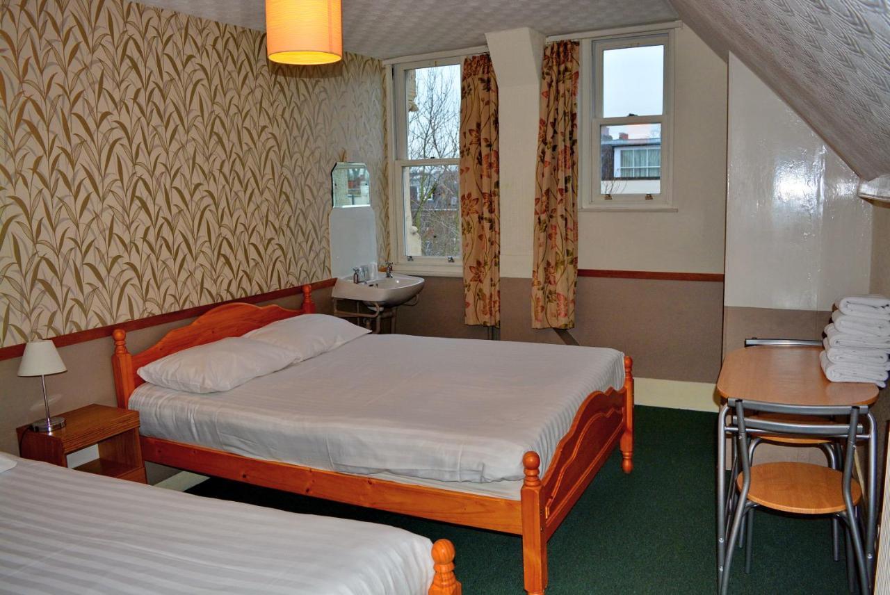 Double Room with Communal Bathroom,770004916:JPEG