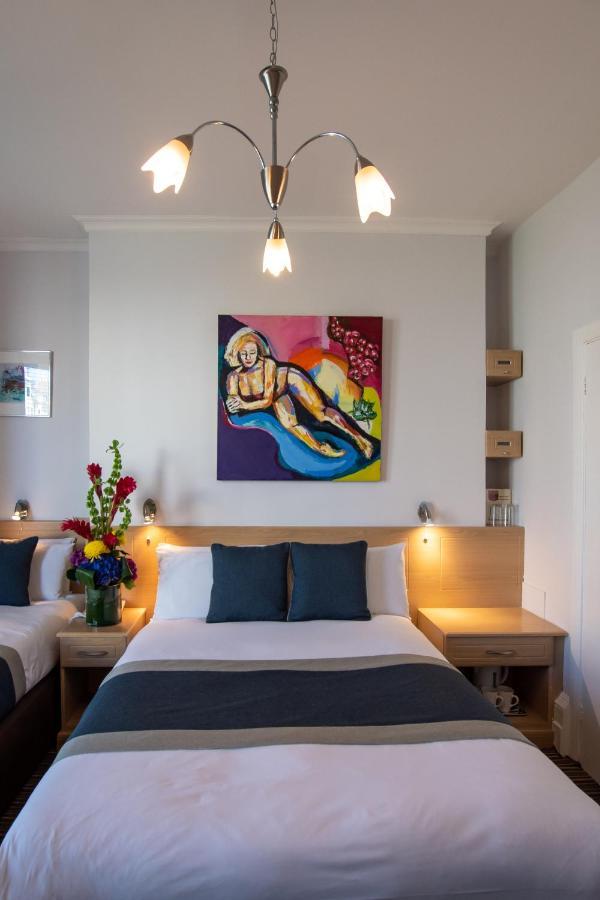 Dreibettzimmer mit eigenem Bad