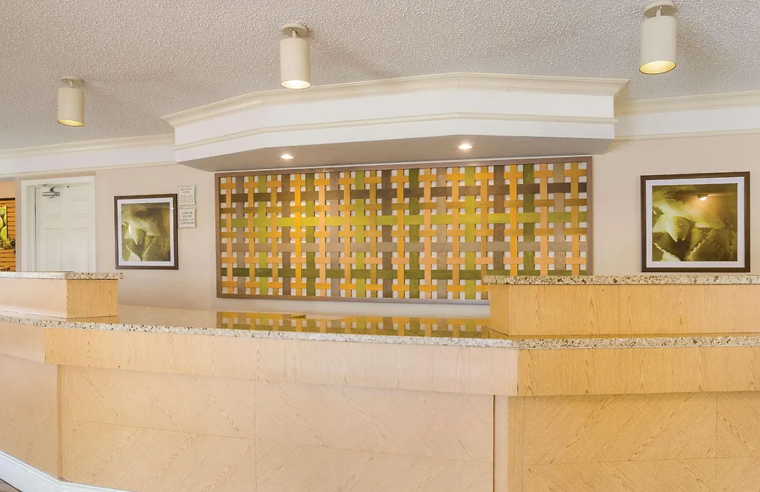 La Quinta Inn By Wyndham Denver Cherry Creek-1