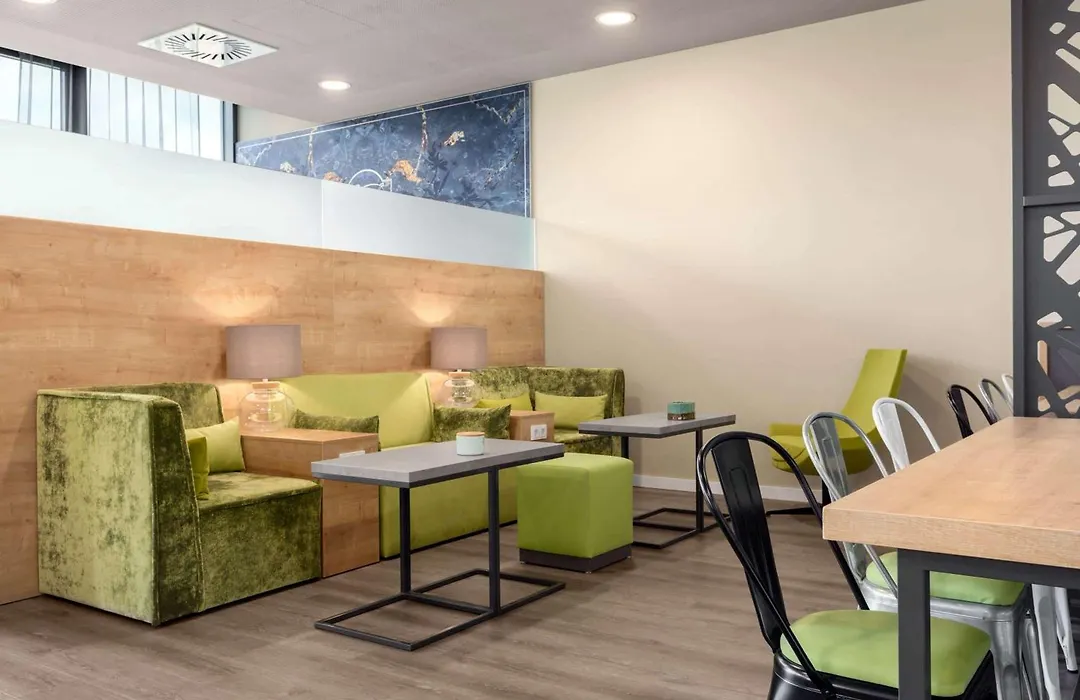 Super 8 by Wyndham Oberhausen am Centro-1