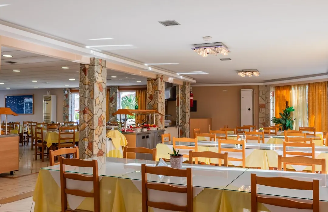 Village Inn Studios & Family Apartments-1