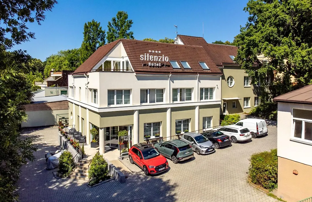 Hotel Silenzio-1