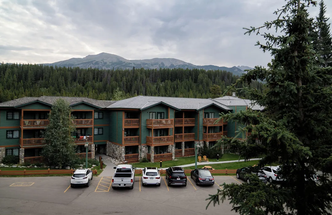 Lake Louise Inn-1