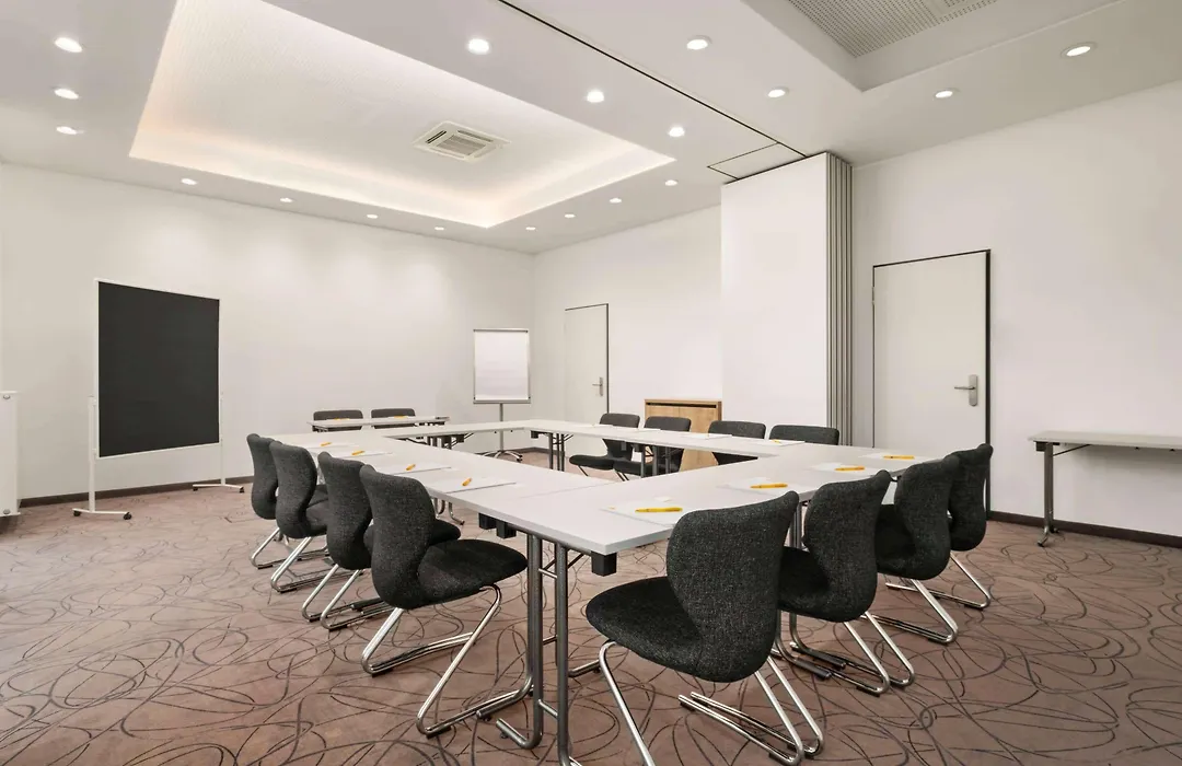 Super 8 By Wyndham Munich City North-1