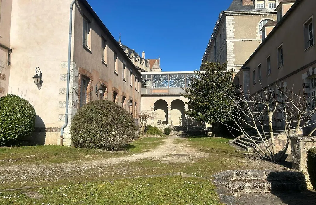 Hotellerie Saint Yves-1