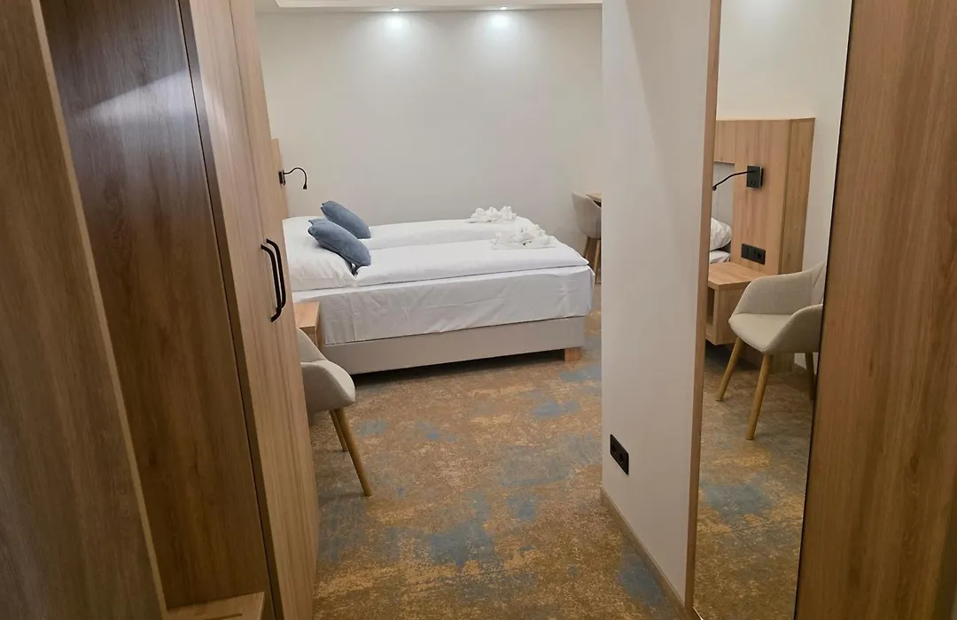 Hotel Diana-1