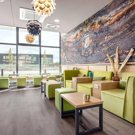 Super 8 by Wyndham Oberhausen am Centro-3