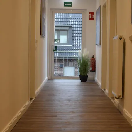 Hotel Sonnenschein - Spielerei im Sonnenschein-2