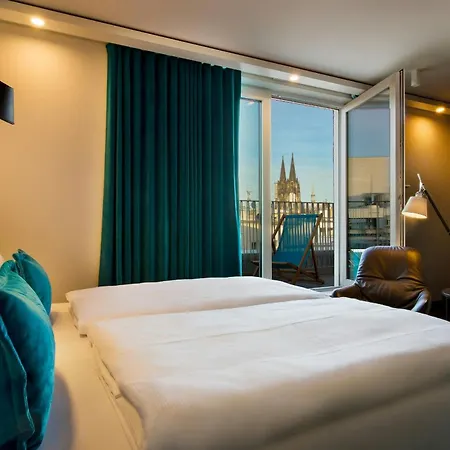 Motel One Köln-Neumarkt-2