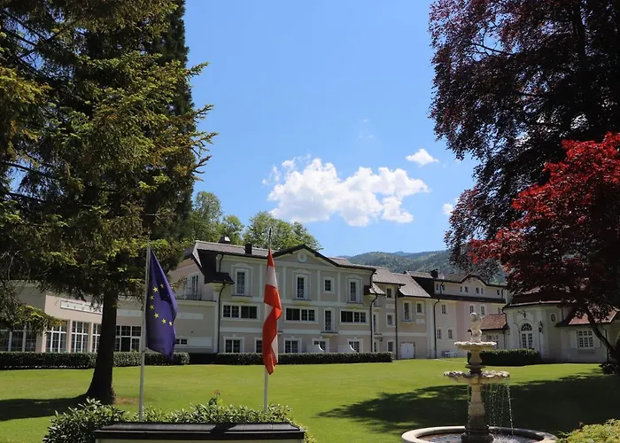4-Sterne-Hotel: Schloss Kurhotel Strobl