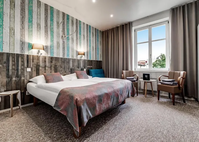 Resort: Royal Court Hotel