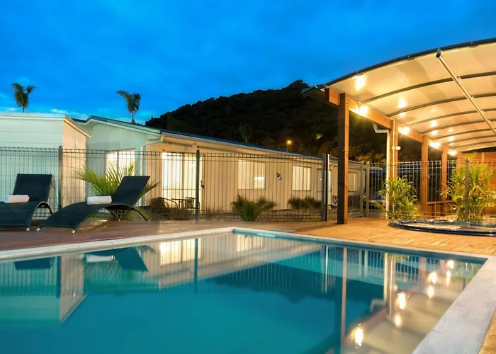 Motel: Averill Court Motel