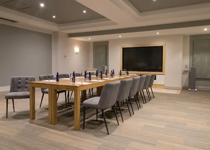 Hotel: The Bay Hotel