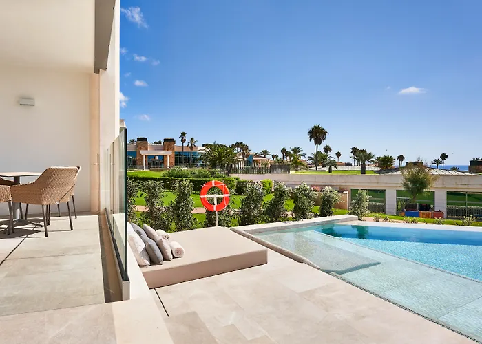 Ping Pong Hotel: Insotel Punta Prima Prestige Suites&Spa