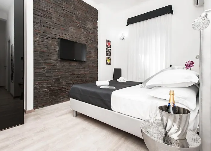 Gästehaus: Black Rooms Colosseo