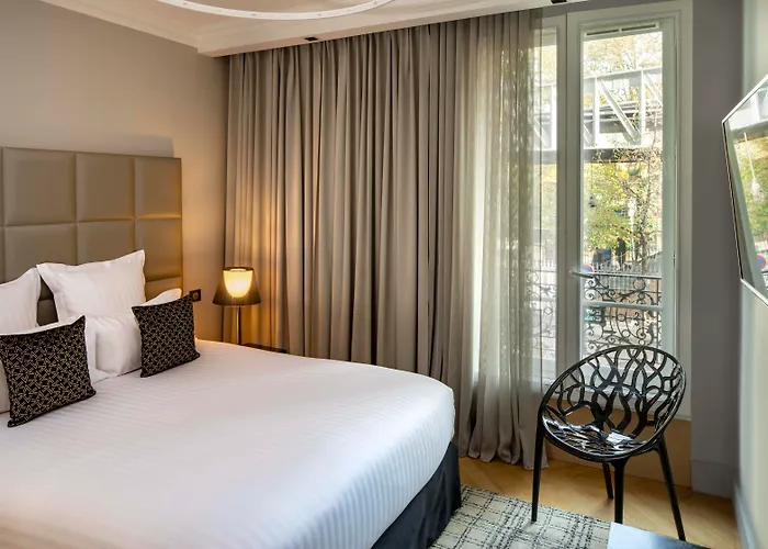 Jacuzzi-Hotel: First Hotel Paris Tour Eiffel