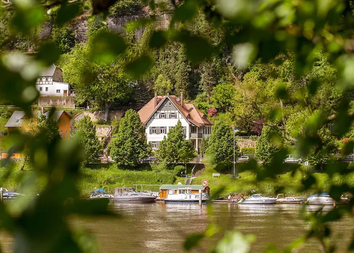 Hotel nahe College: Villa Elbufer