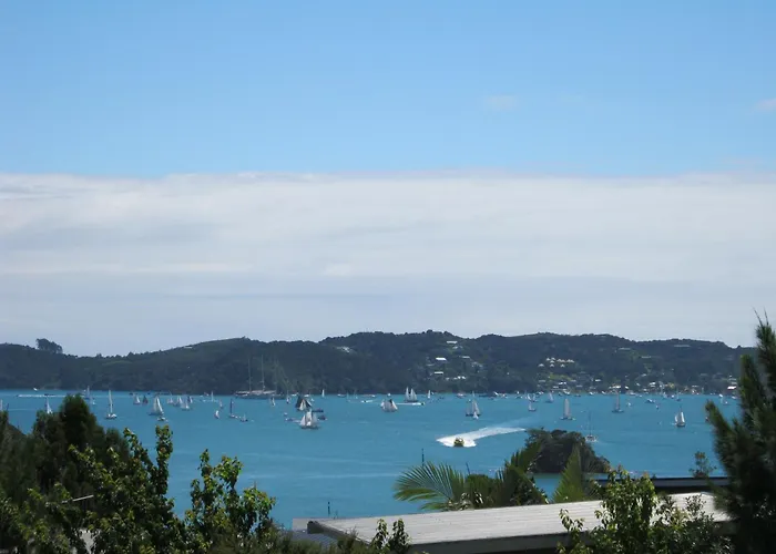 B&B: Decks Of Paihia