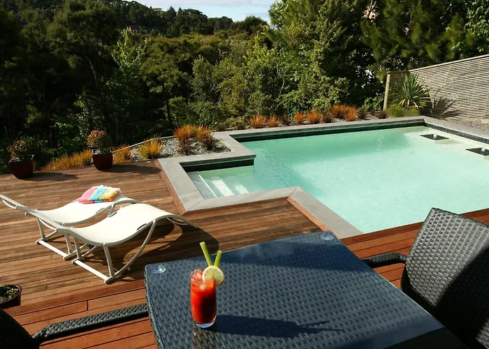 B&B: Decks Of Paihia