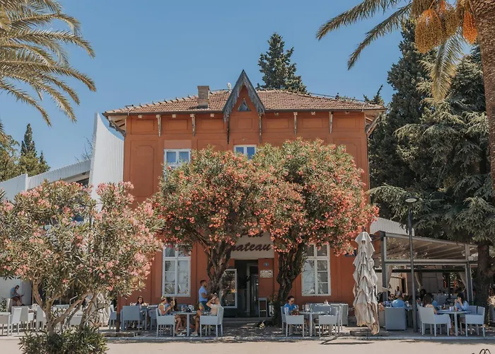 Le Petit Chateau