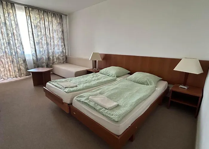 Hotel: Aranypart Szallo-Koezoessegi Szallashely