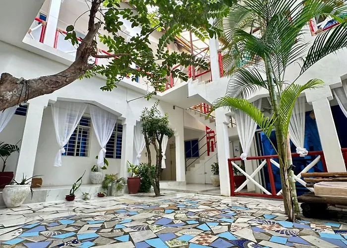 Hotel: Pole Pole House