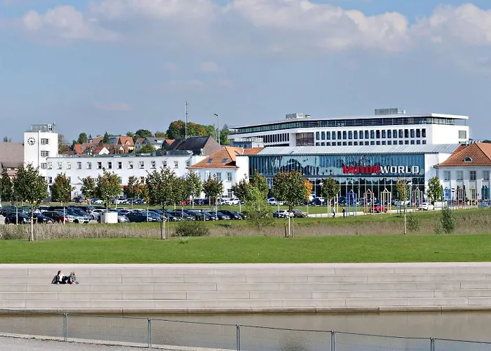 Hotel nahe College: V8 Hotel Motorworld Region Stuttgart