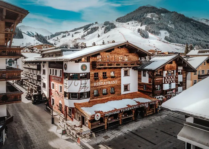 Hotel mit Pool: Dorfhotel Glücksschmiede