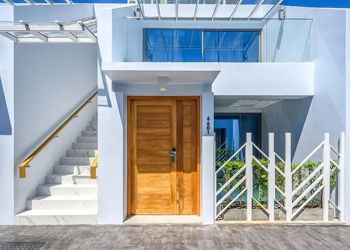 Resort: The Beachfront Hotel Phuket