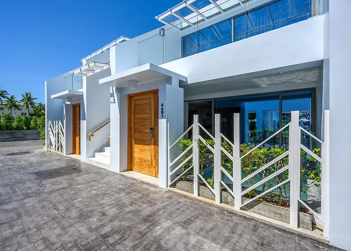 Resort: The Beachfront Hotel Phuket