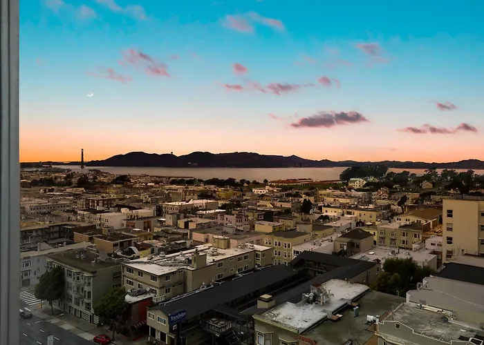 B&B: Comfort Inn By The Bay