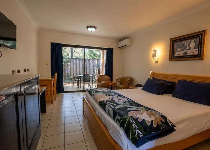 Novena Palms Motel