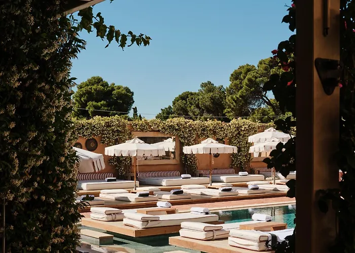 Golf Hotel: The Margi