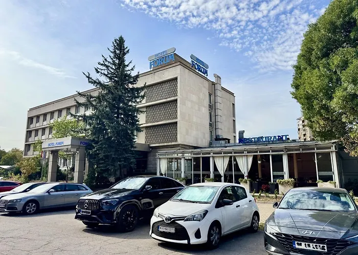 Hotel Forum - Free Parking For Cars
