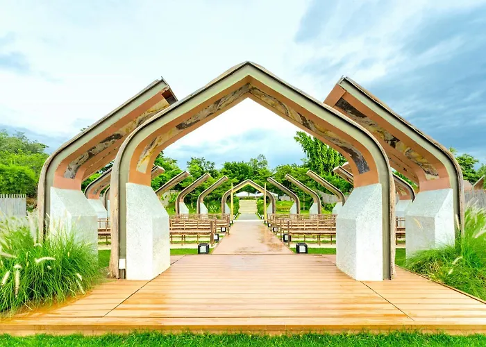 Savoy Hotel Mactan Cebu Near Newtown Beach