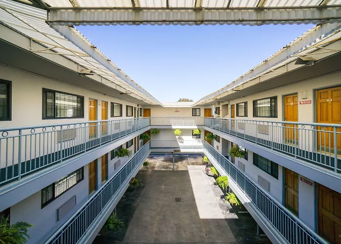 Motel: Nob Hill Motor Inn -Newly Updated Rooms!