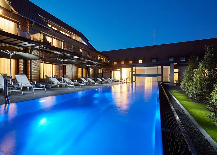 Hotel mit Pool: Schloss Reinach