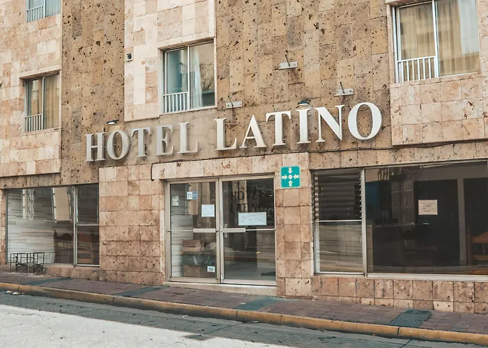 Hotel nahe College: Hotel Latino