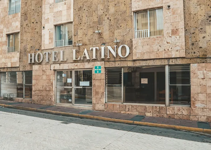 Hotel nahe College: Hotel Latino