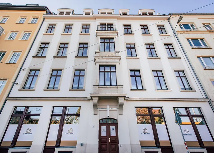 3-Sterne-Hotel: Luga Homes - Stadthaus