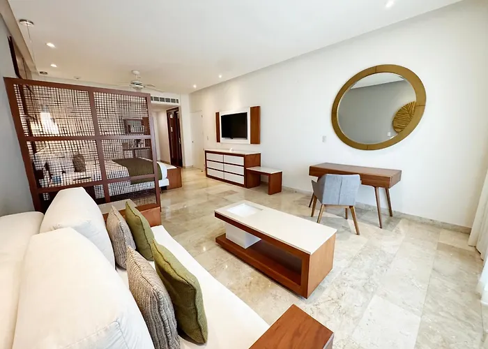 The Reef 28 Hotel & Spa (Adults Only)