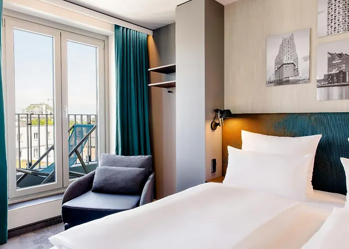 Strandhotel: Motel One Hamburg am Michel