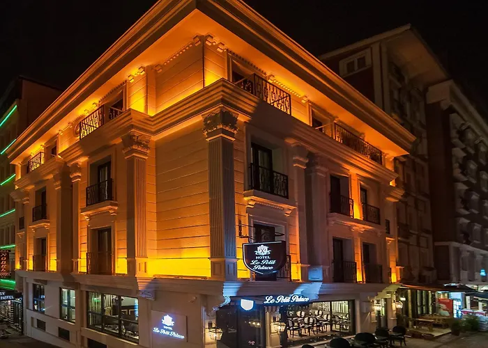 Romantisches Hotel: Le Petit Palace Hotel - Special Category