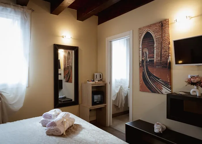  Piccola Venezia Room