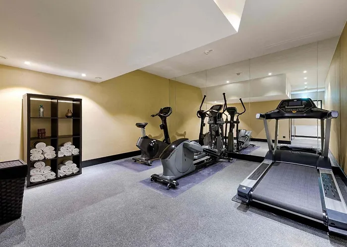 Hotel mit Pool: Mercure Hotel Raphael Wien