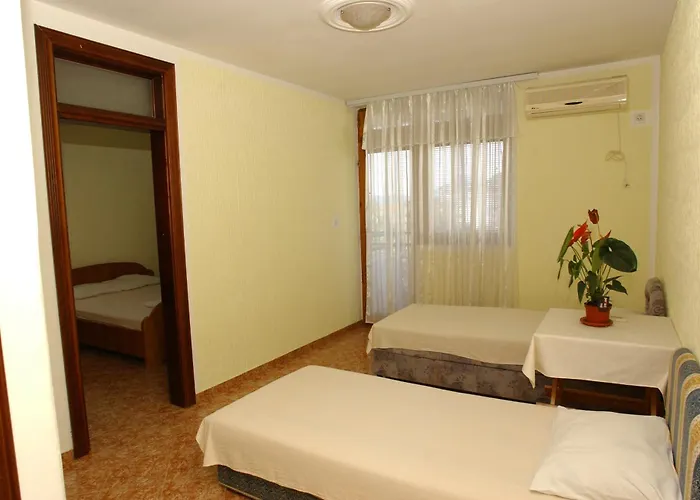 Rooms & Apartments Anka