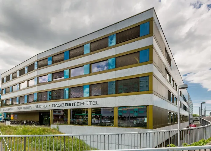 Dasbreitehotel am Rhein