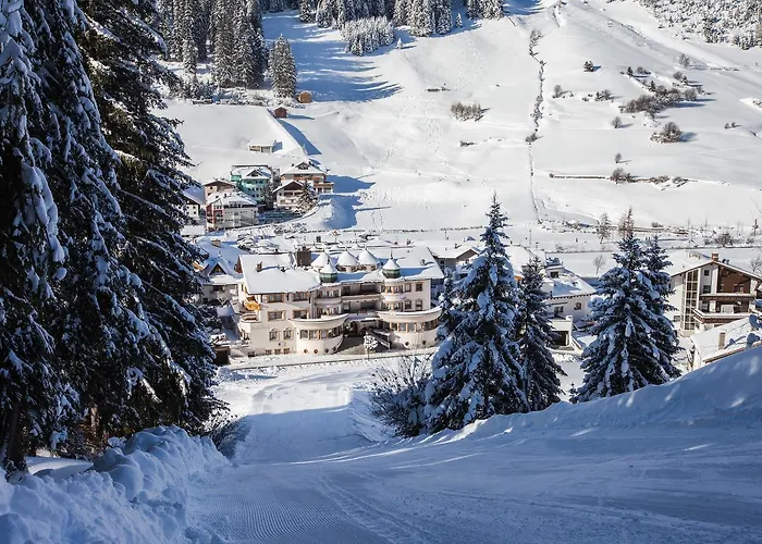 Hotel mit Pool: Hotel Schlosshof