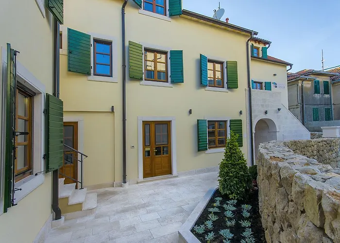 Strandhotel: Hostel Dvor